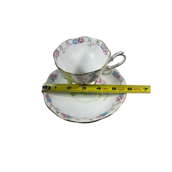 Vtg Royal Albert HOLLYHOCKS #2475 Teacup Saucer Countess Gold Rim - Picture 3 of 15